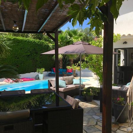 Bed,Kitchen And Swimming Pool Villa Esterel Saint-Raphaël エクステリア 写真