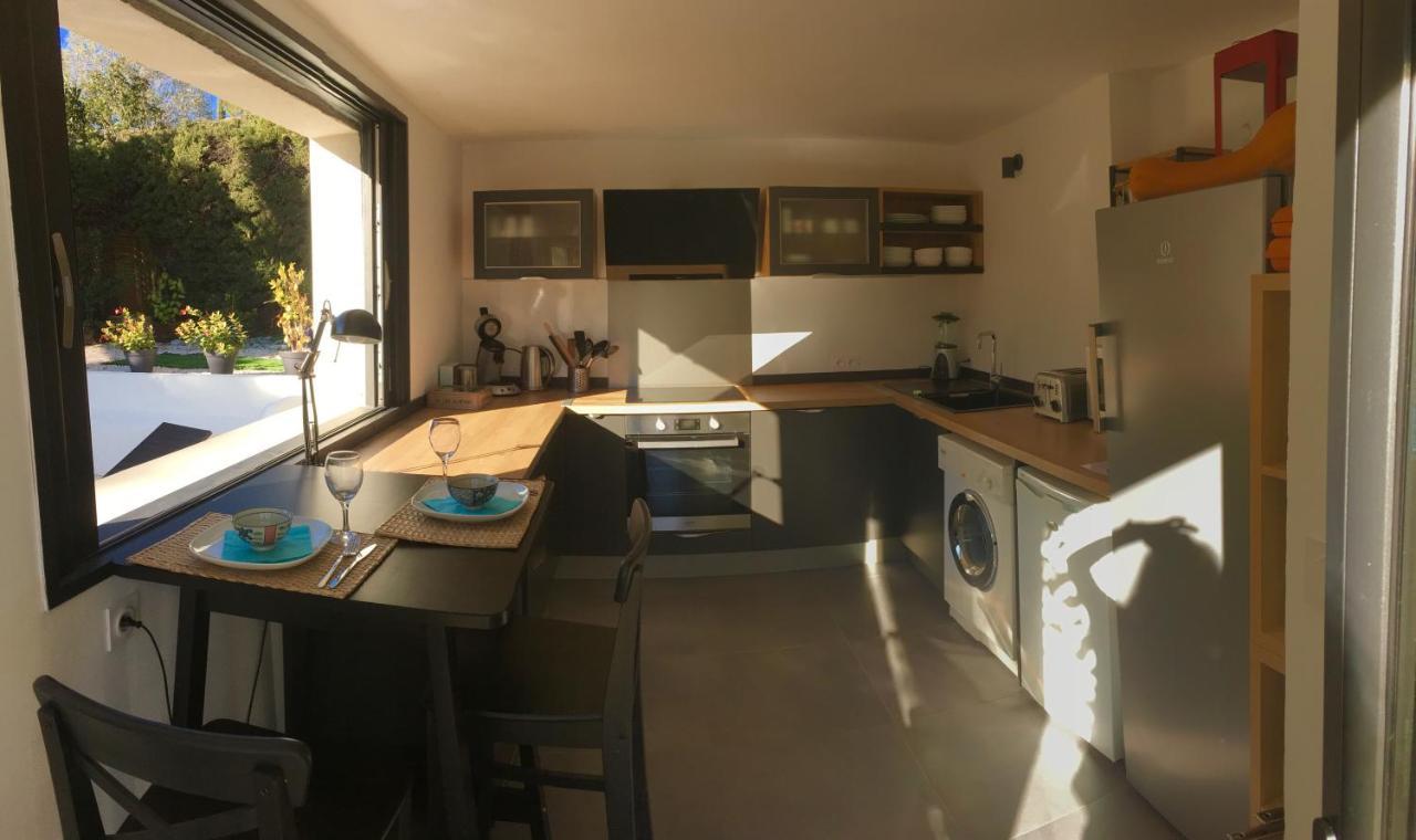 Bed,Kitchen And Swimming Pool Villa Esterel Saint-Raphaël エクステリア 写真
