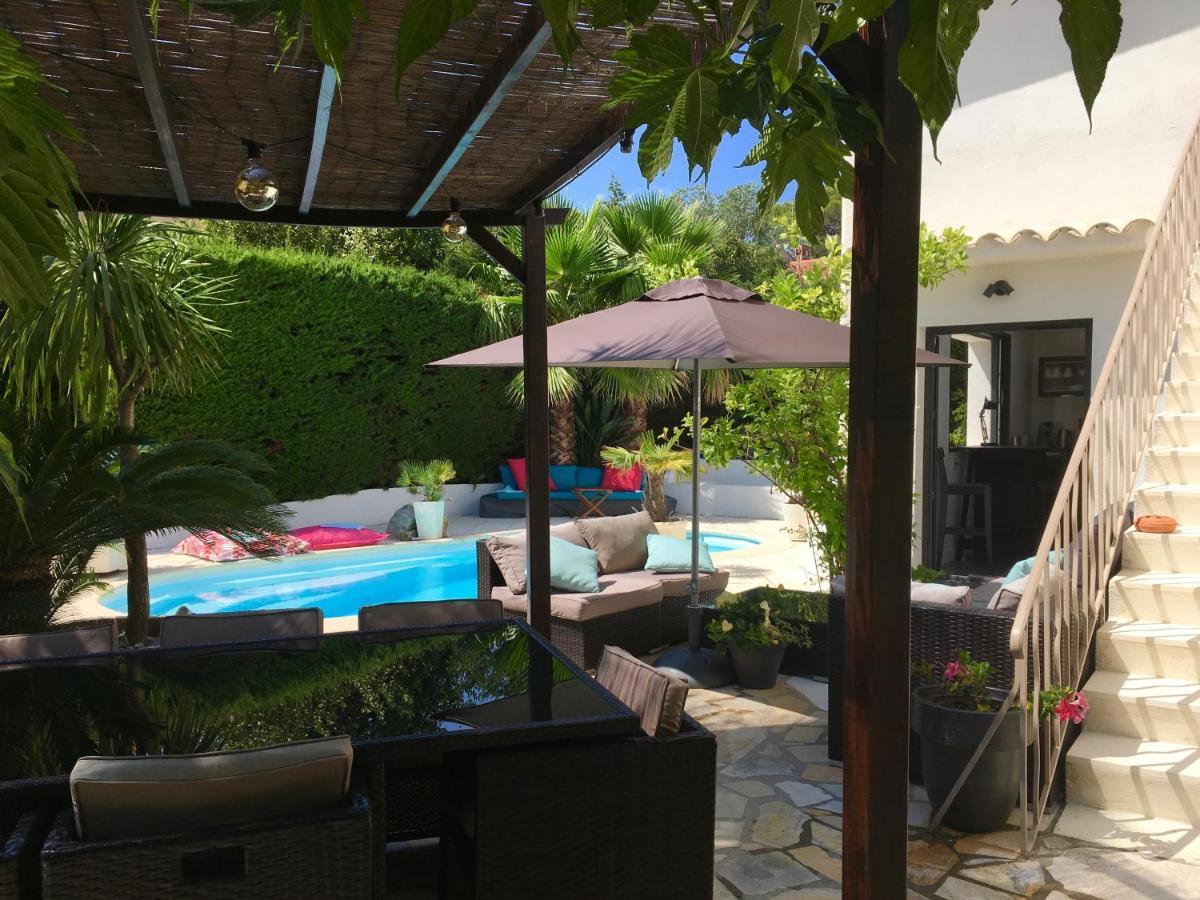 Bed,Kitchen And Swimming Pool Villa Esterel Saint-Raphaël エクステリア 写真