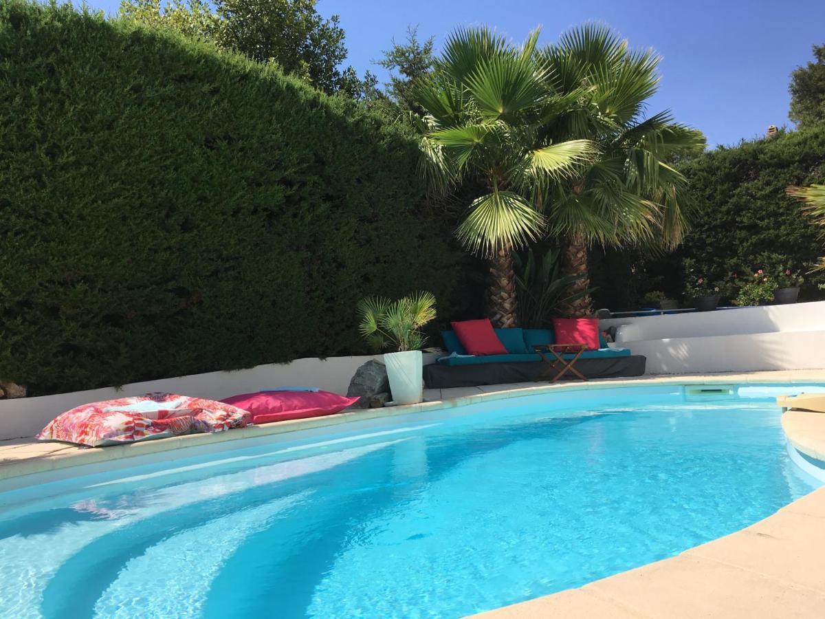 Bed,Kitchen And Swimming Pool Villa Esterel Saint-Raphaël エクステリア 写真