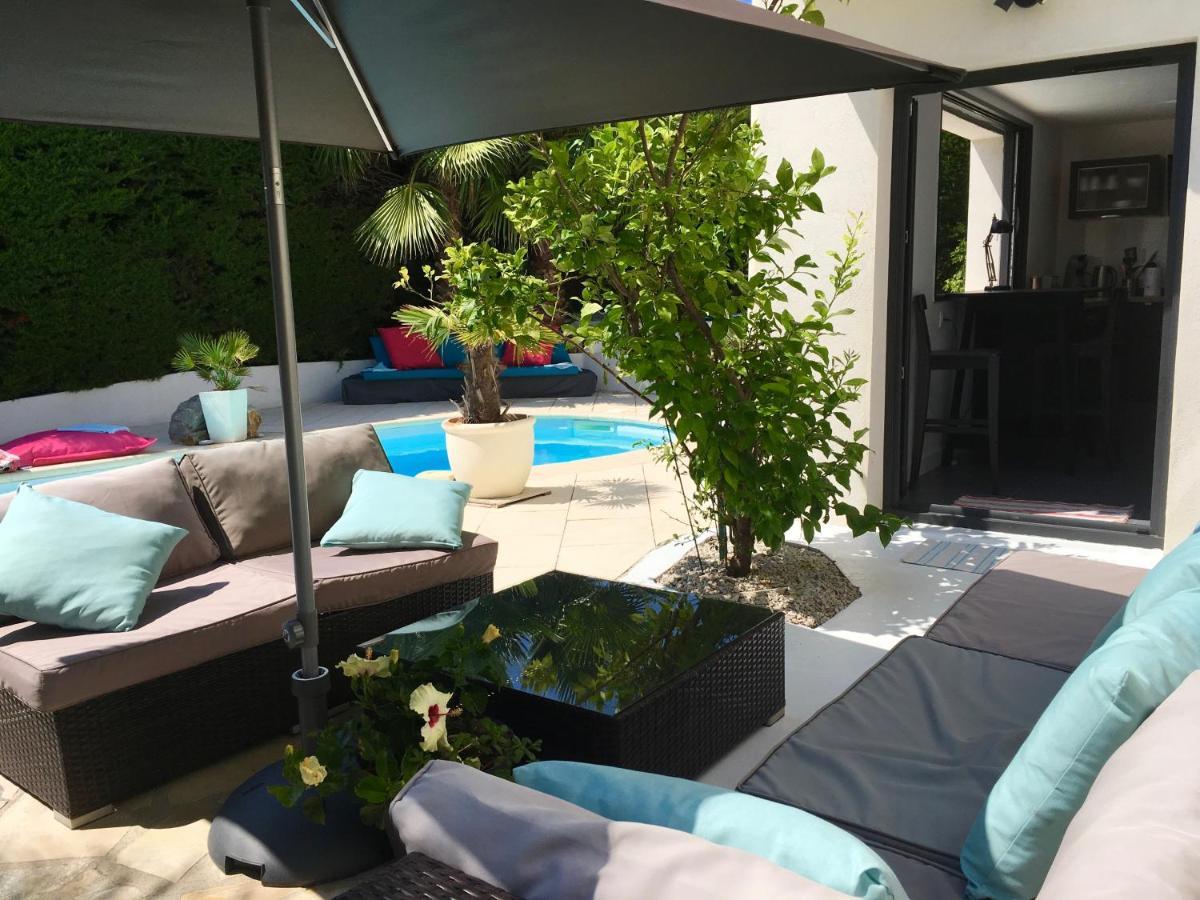 Bed,Kitchen And Swimming Pool Villa Esterel Saint-Raphaël エクステリア 写真