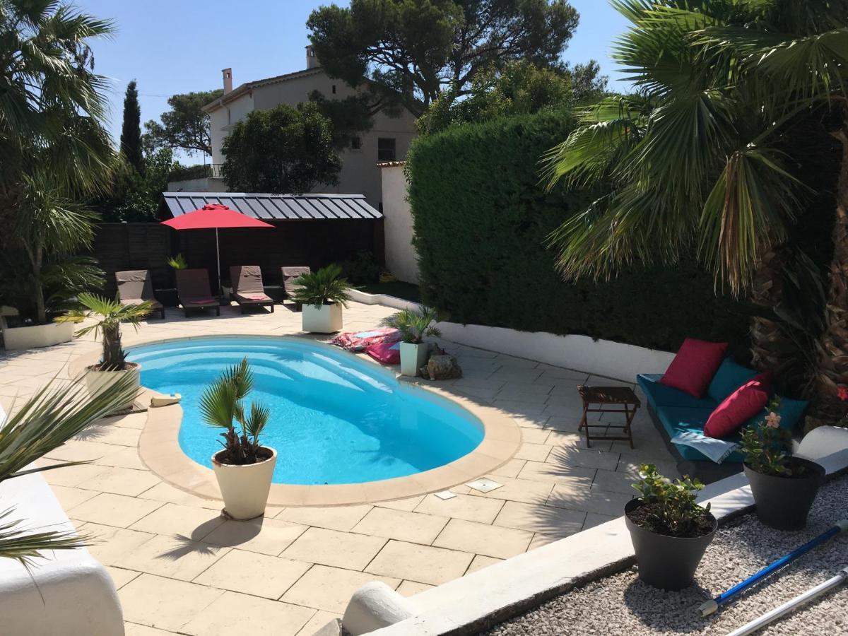 Bed,Kitchen And Swimming Pool Villa Esterel Saint-Raphaël エクステリア 写真