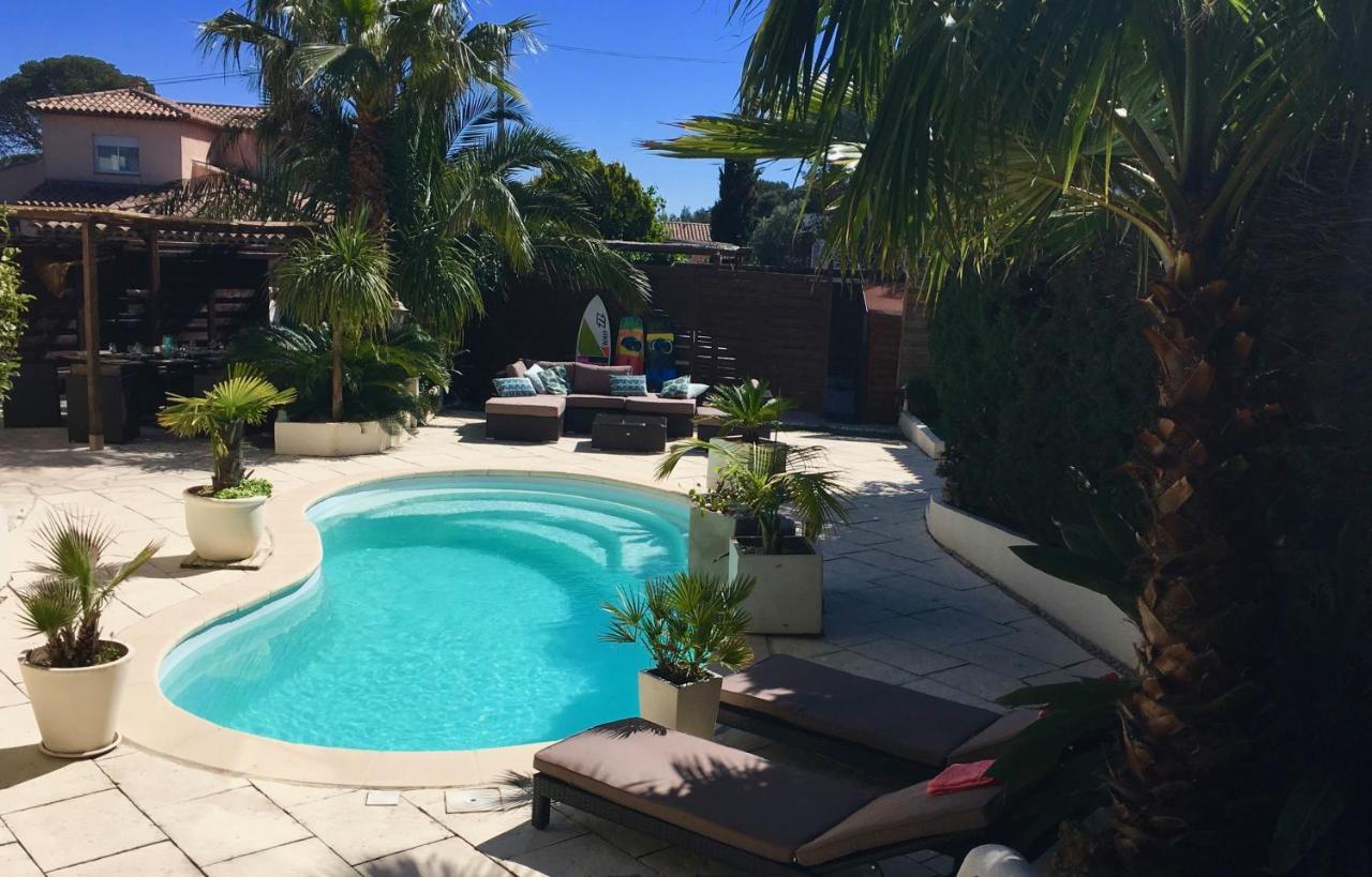 Bed,Kitchen And Swimming Pool Villa Esterel Saint-Raphaël エクステリア 写真