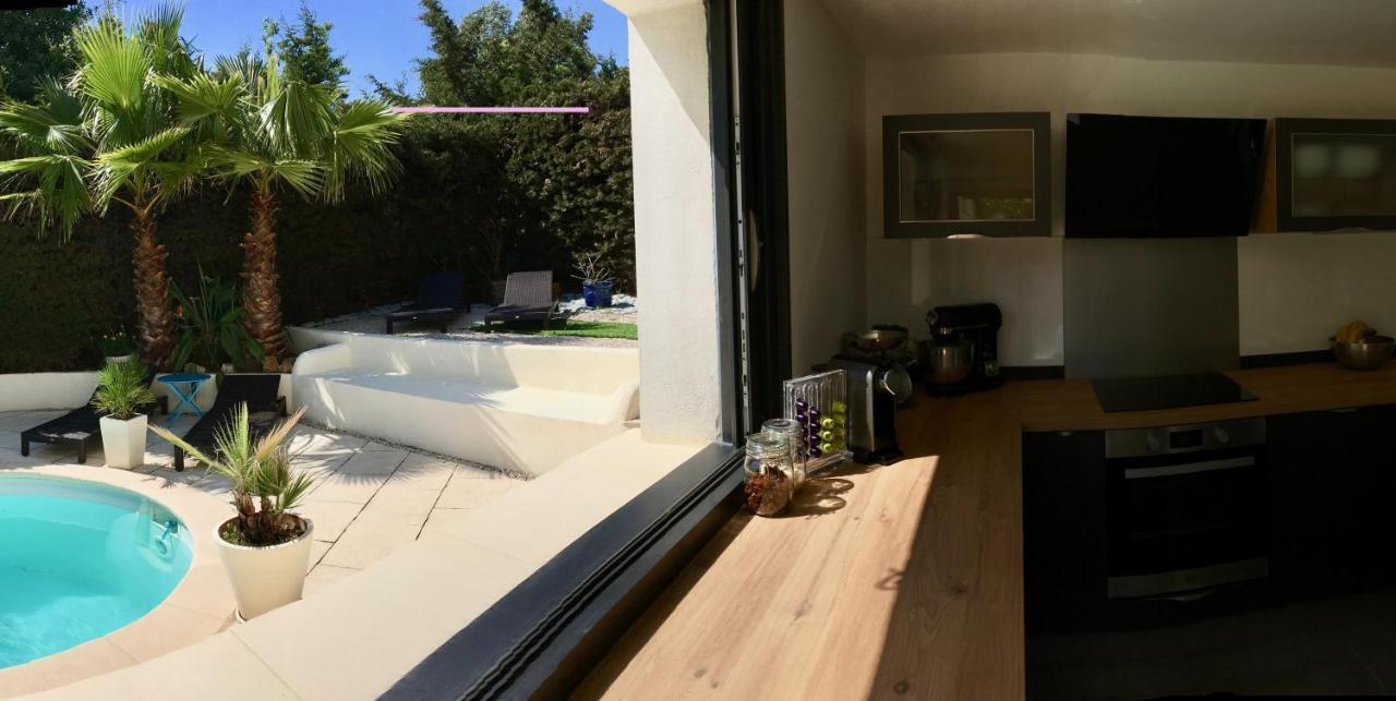 Bed,Kitchen And Swimming Pool Villa Esterel Saint-Raphaël エクステリア 写真
