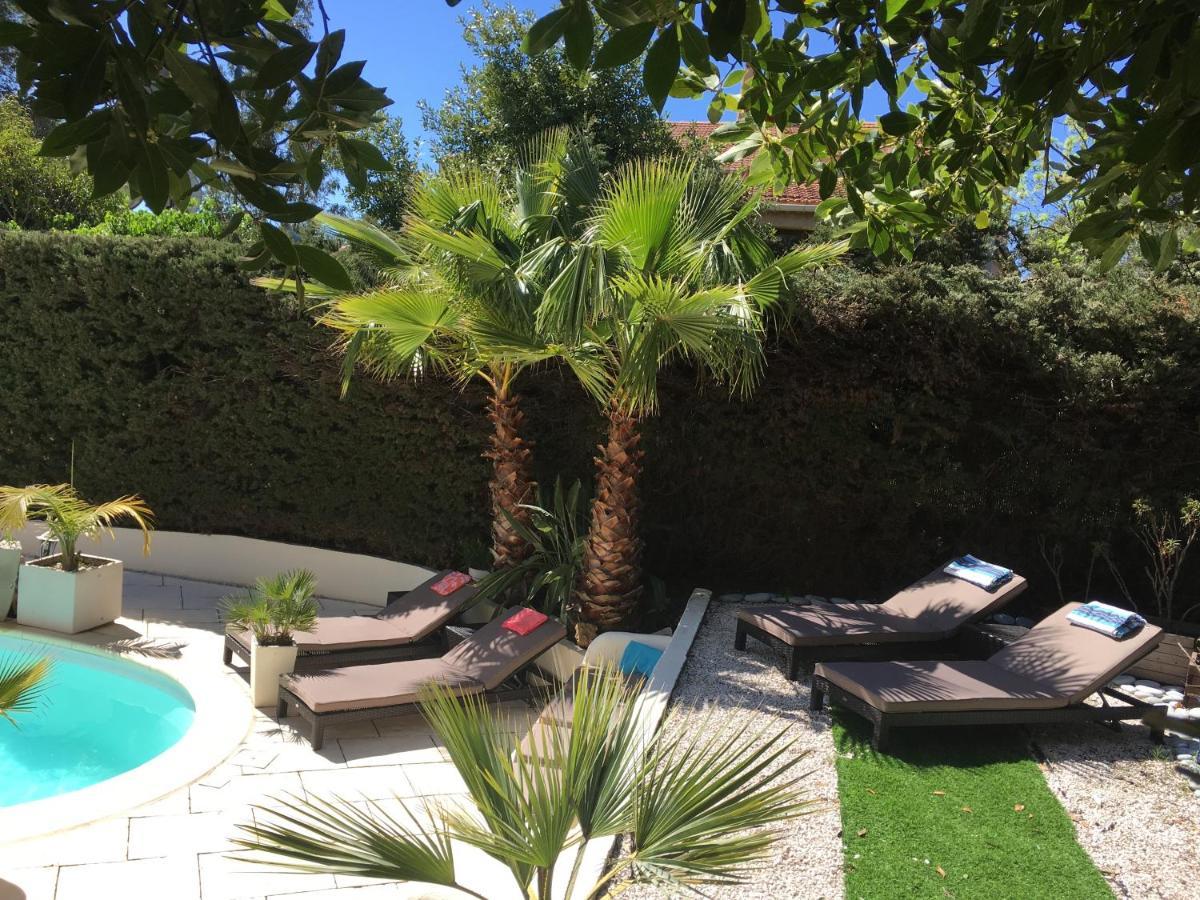 Bed,Kitchen And Swimming Pool Villa Esterel Saint-Raphaël エクステリア 写真