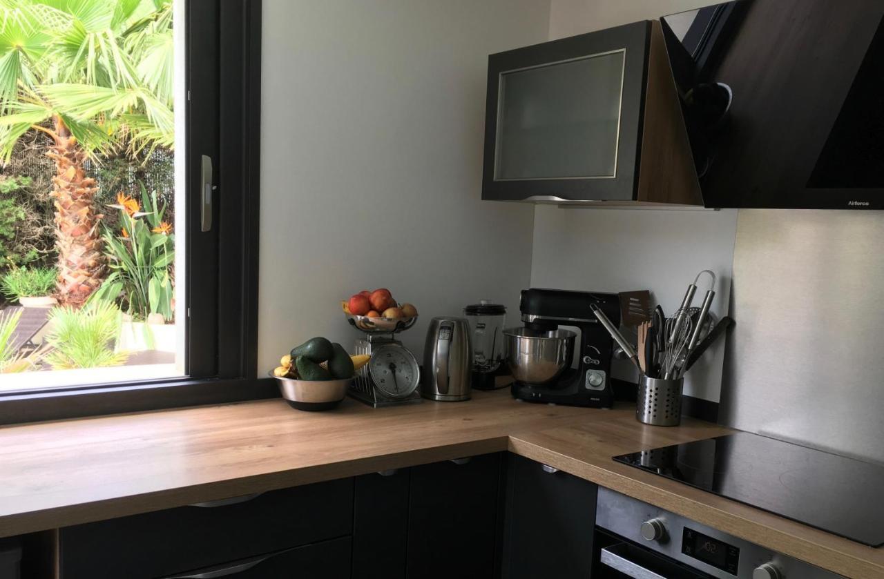 Bed,Kitchen And Swimming Pool Villa Esterel Saint-Raphaël エクステリア 写真