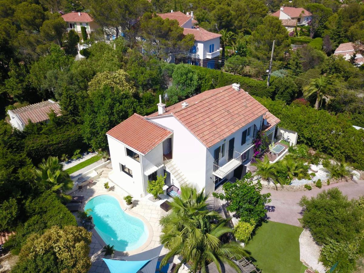 Bed,Kitchen And Swimming Pool Villa Esterel Saint-Raphaël エクステリア 写真