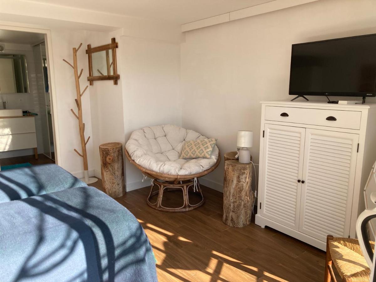 Bed,Kitchen And Swimming Pool Villa Esterel Saint-Raphaël エクステリア 写真