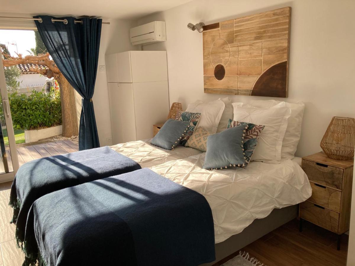 Bed,Kitchen And Swimming Pool Villa Esterel Saint-Raphaël エクステリア 写真